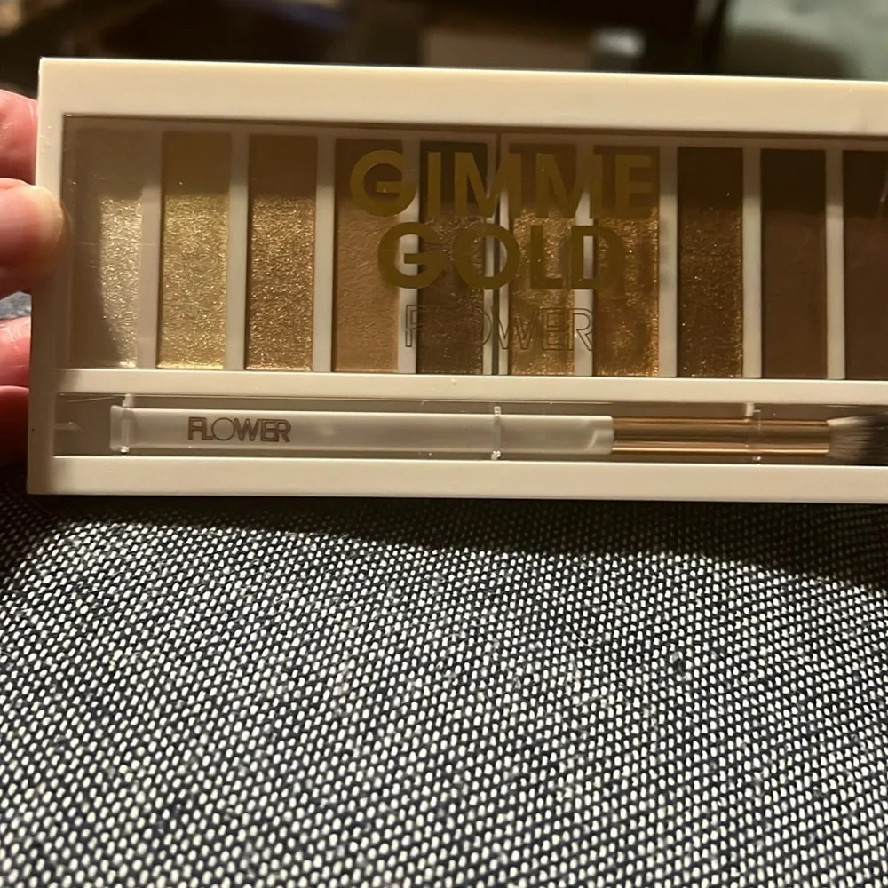 NWT Flower Gimme Gold Eyeshadow Palette